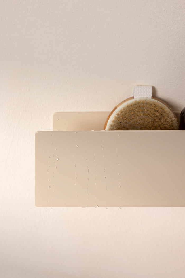 Beige badehylde limes op
